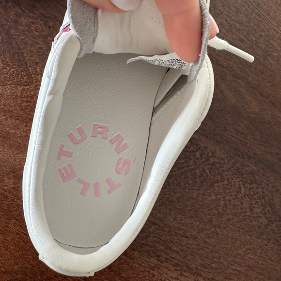 Converse White Sneakers with Pink Star Accents - Picture 7 of 13